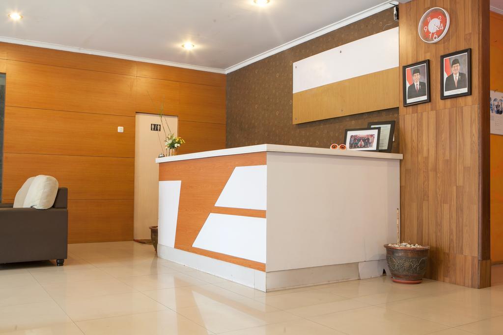 בנדונג Reddoorz Syariah Near Btc Fashion Mall מראה חיצוני תמונה