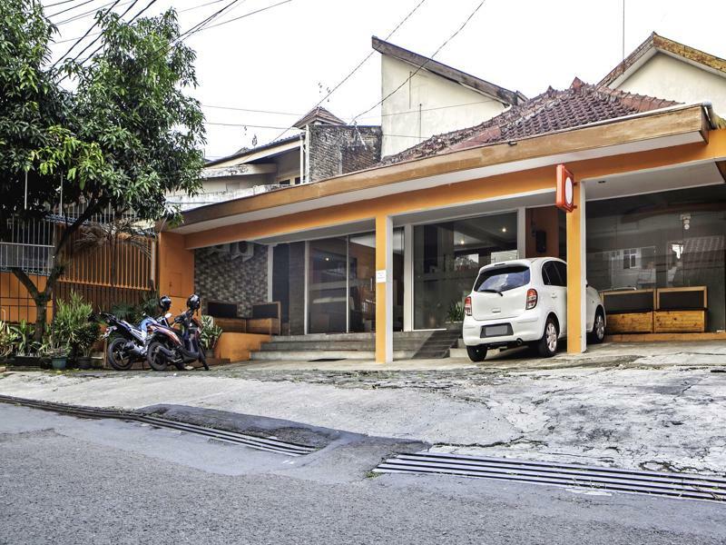 בנדונג Reddoorz Syariah Near Btc Fashion Mall מראה חיצוני תמונה